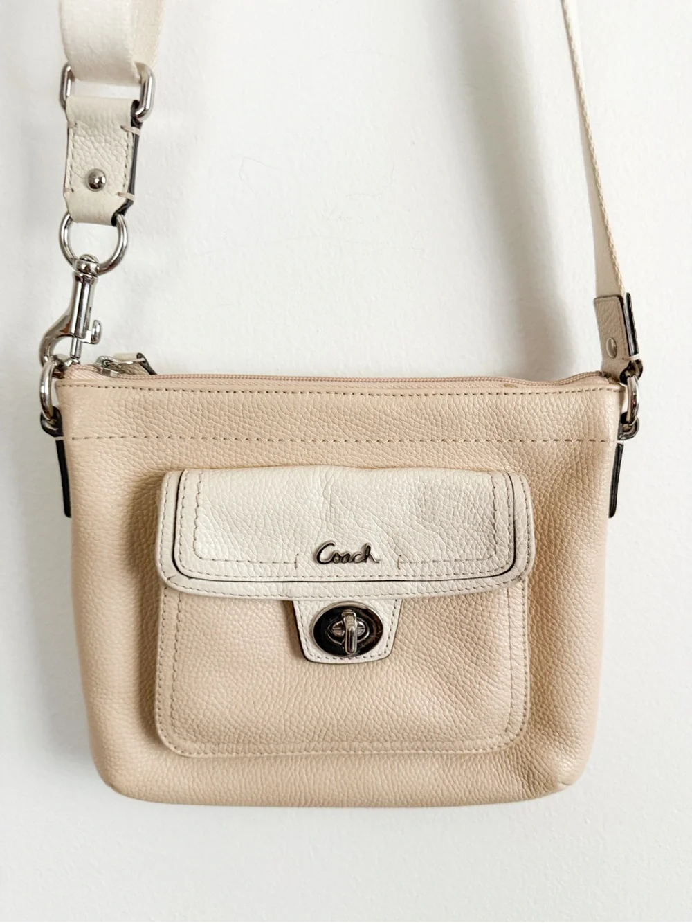 Authentic Coach Pebbled Sonoma Cream Ivory Turnlock & Zipper Top Crossbody Purse